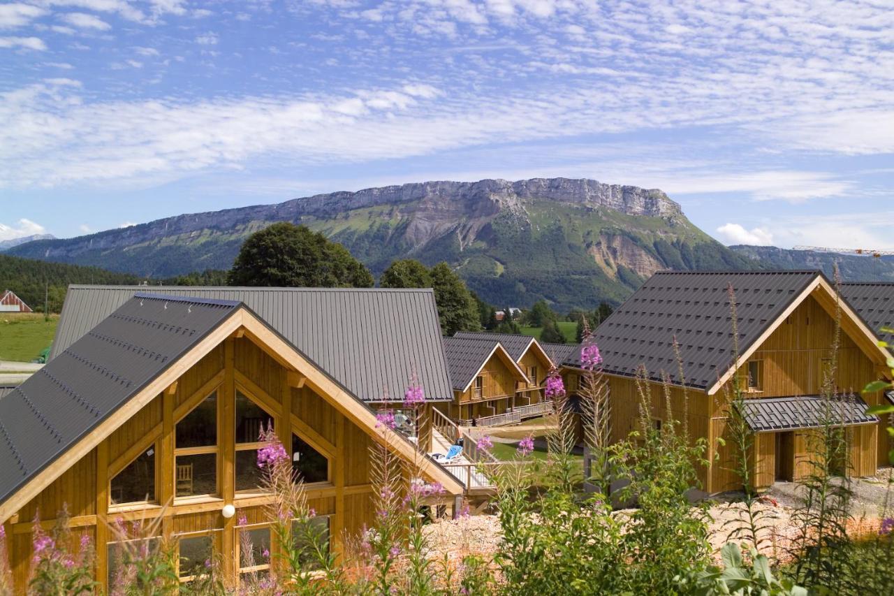 Madame Vacances Les Chalets Du Berger La Feclaz Exterior photo