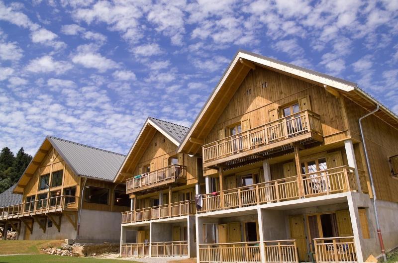Madame Vacances Les Chalets Du Berger La Feclaz Exterior photo