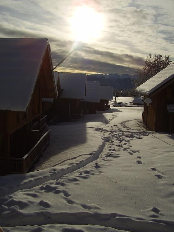 Madame Vacances Les Chalets Du Berger La Feclaz Exterior photo